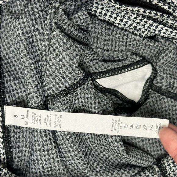 Lululemon Speed Up Tight *Full-On Luxtreme 28"
Teeny Tooth White Black sz 8 - Picture 9 of 9